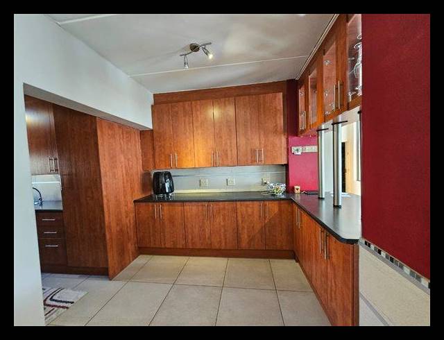 4 BEDROOM HOUSE FOR SALE IN GLEN EAGLE ESTATE